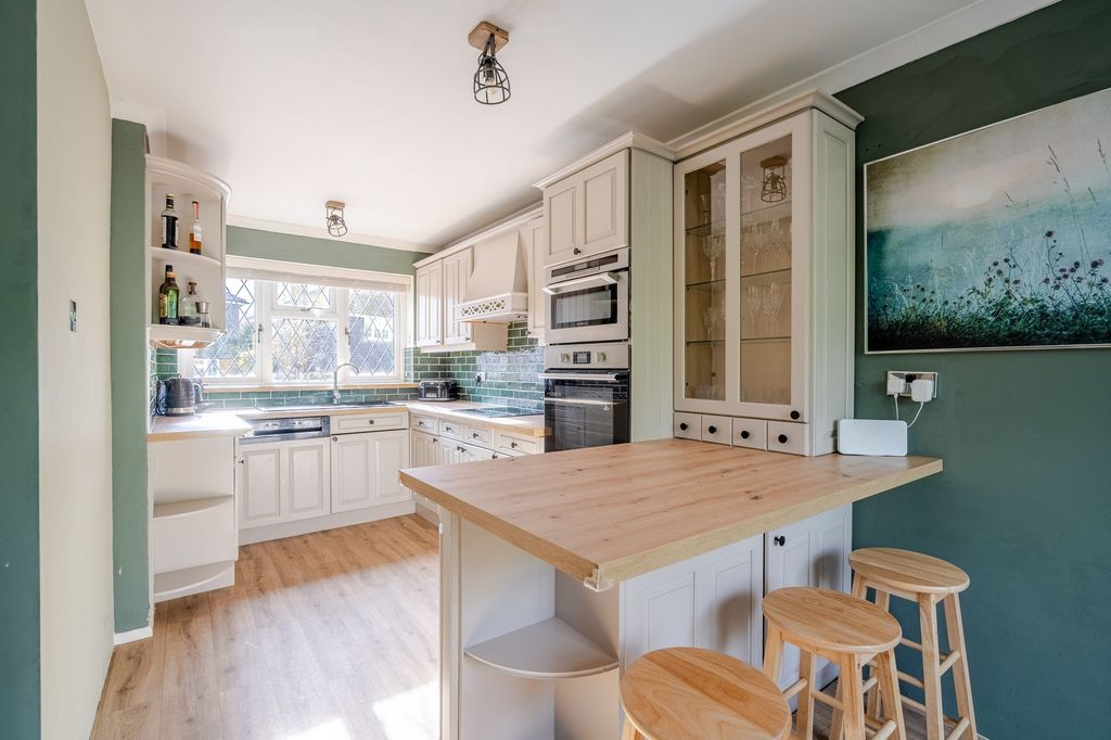 Additional image 4 of 5 bed detached house for saleLeycester Close, Windlesham GU20