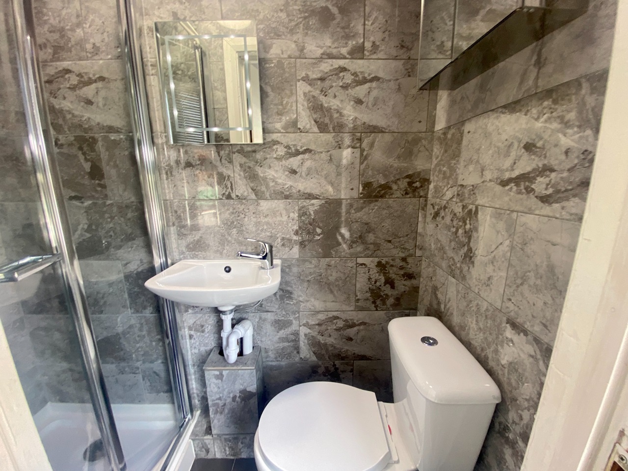 Additional image 9 of 2 Bed Flat, Erleigh Road, RG1, N1 7GU