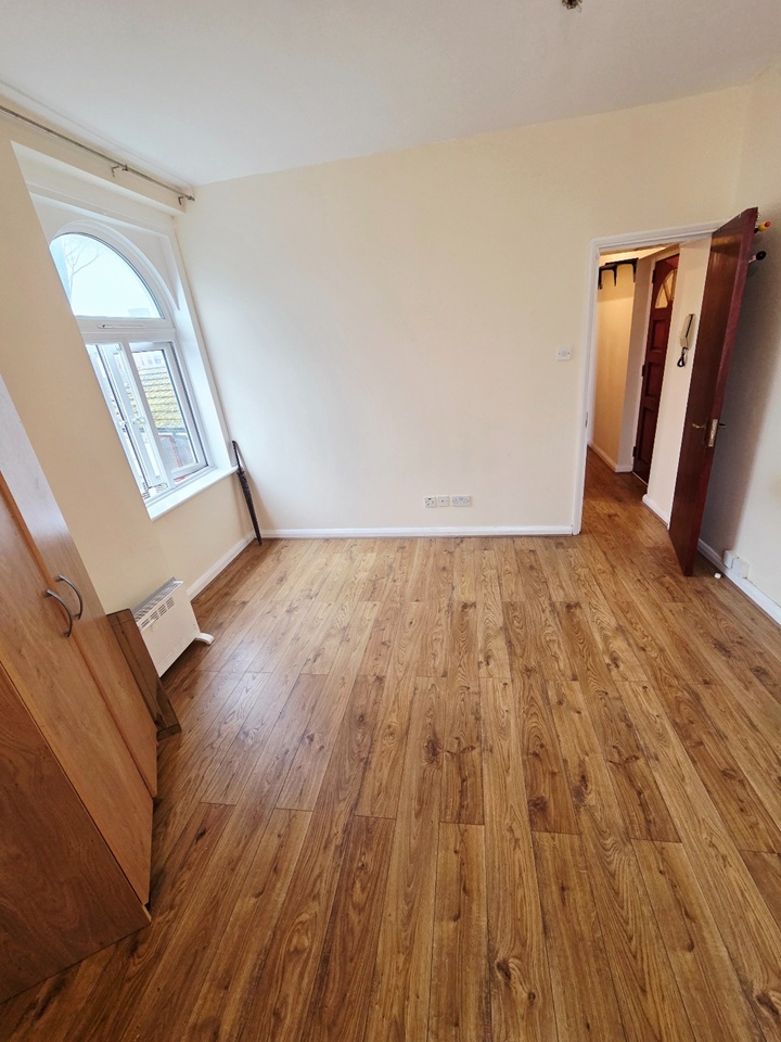 1 Bed Flat, Oldfield Grove, SE16, N1 7GU photo 4