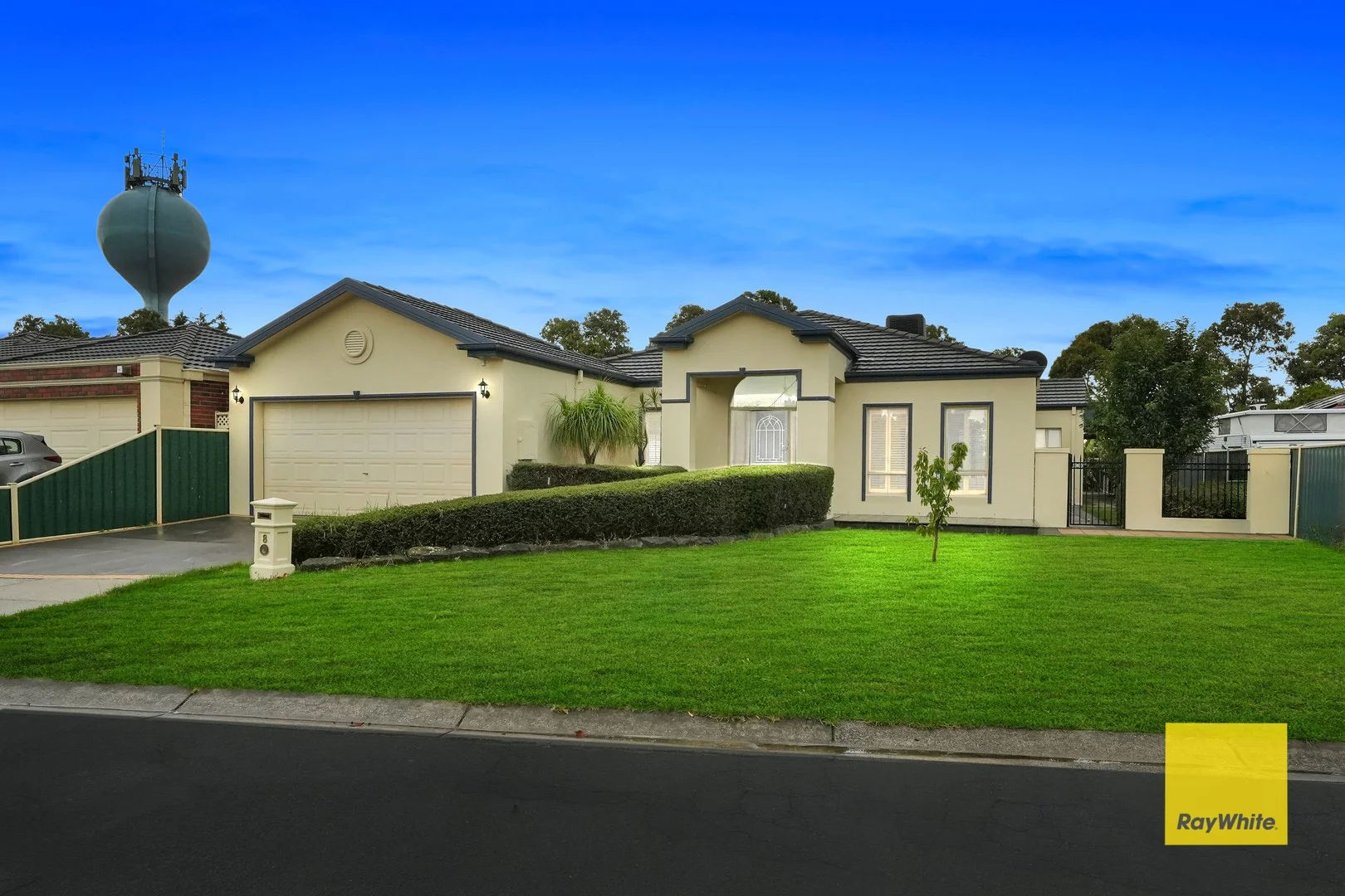 8 Rising Court, Hillside VIC 3037