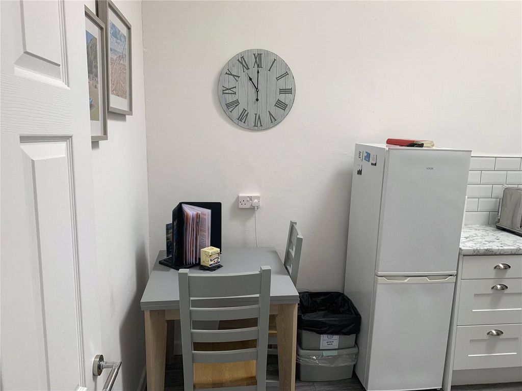 Additional image 4 of 1 bed flat for saleFlat 5, Dunmore Apartments, Warren Street, Tenby, Pembrokeshire SA70