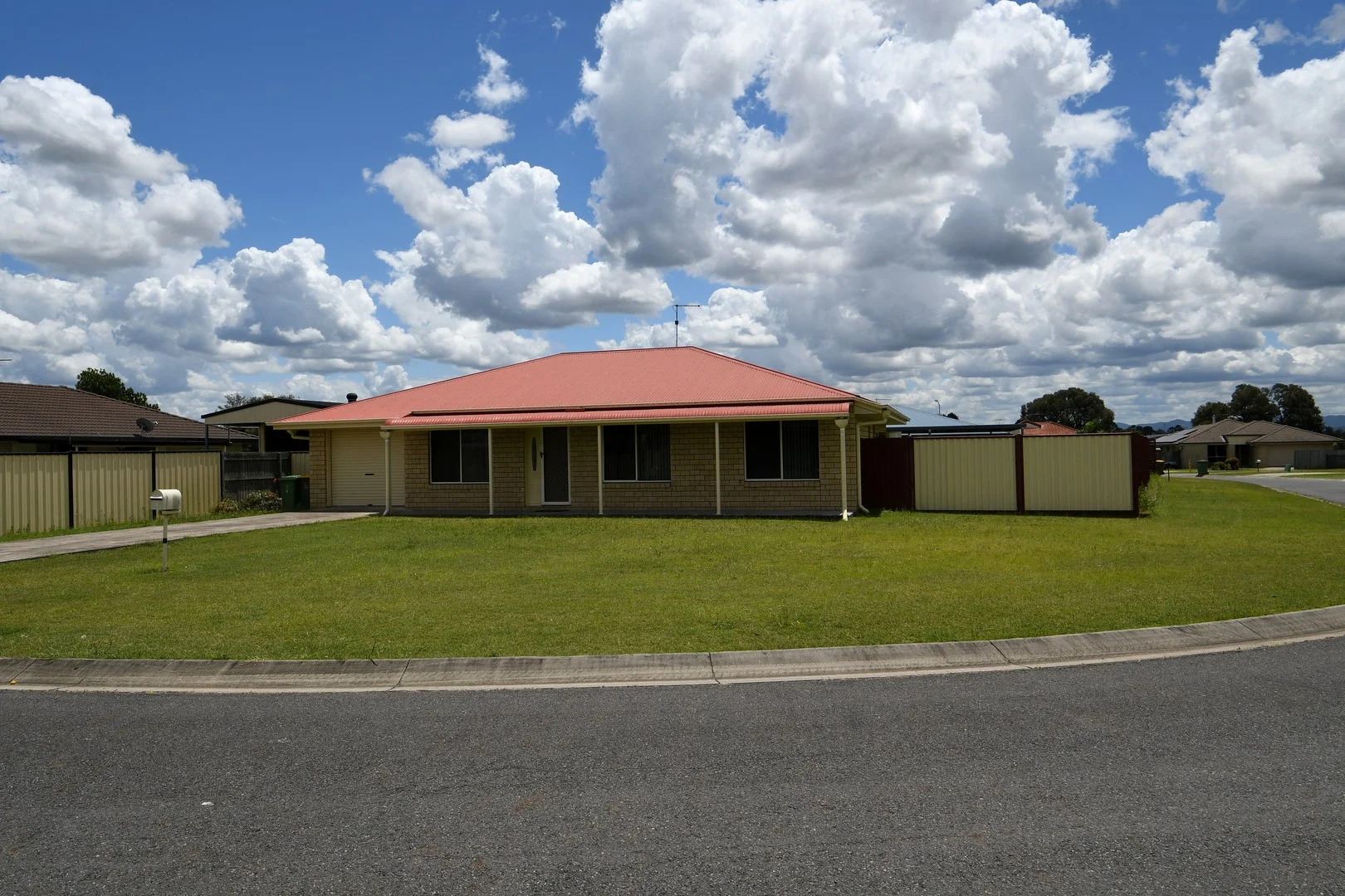 8 Varley Street, Lowood QLD 4311