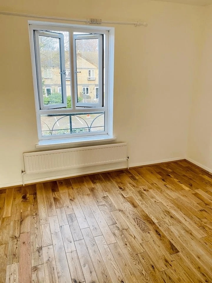 2 Bed Flat, Radley Court, SE16, N1 7GU