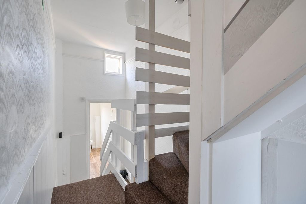 Additional image 6 of 2 bed flat for saleLorne Road, Bath BA2