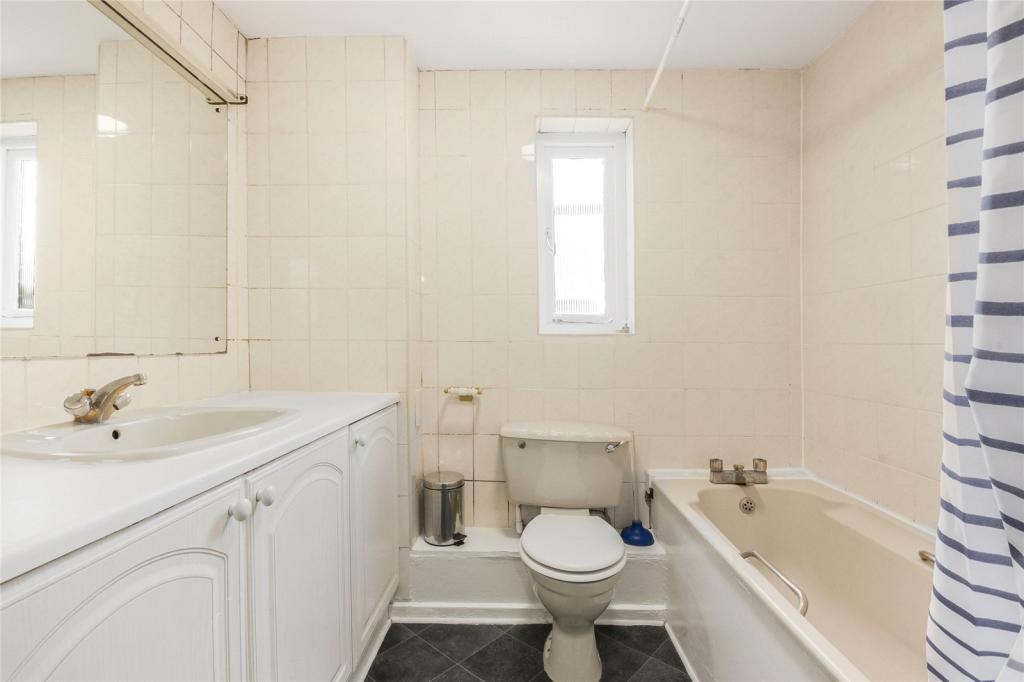 Additional image 10 of 4 Bed Flat, Kingfisher Court, SW11, N1 7GU