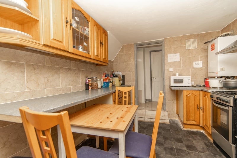 Room in a Shared House, Studley Rd, SW4, N1 7GU photo 5
