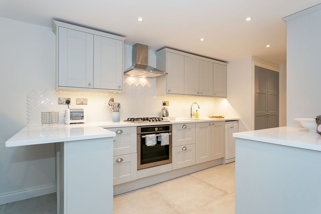 Additional image 2 of 2 bed flat for saleHarlow Moor Drive, Harrogate HG2