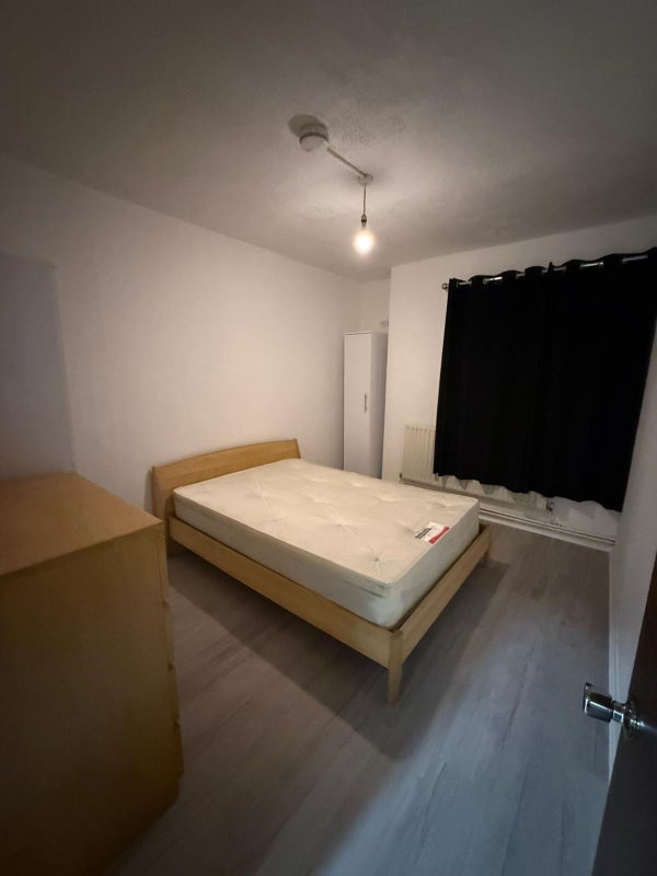 Room in a Shared Flat, Vallance Road, E1, N1 7GU