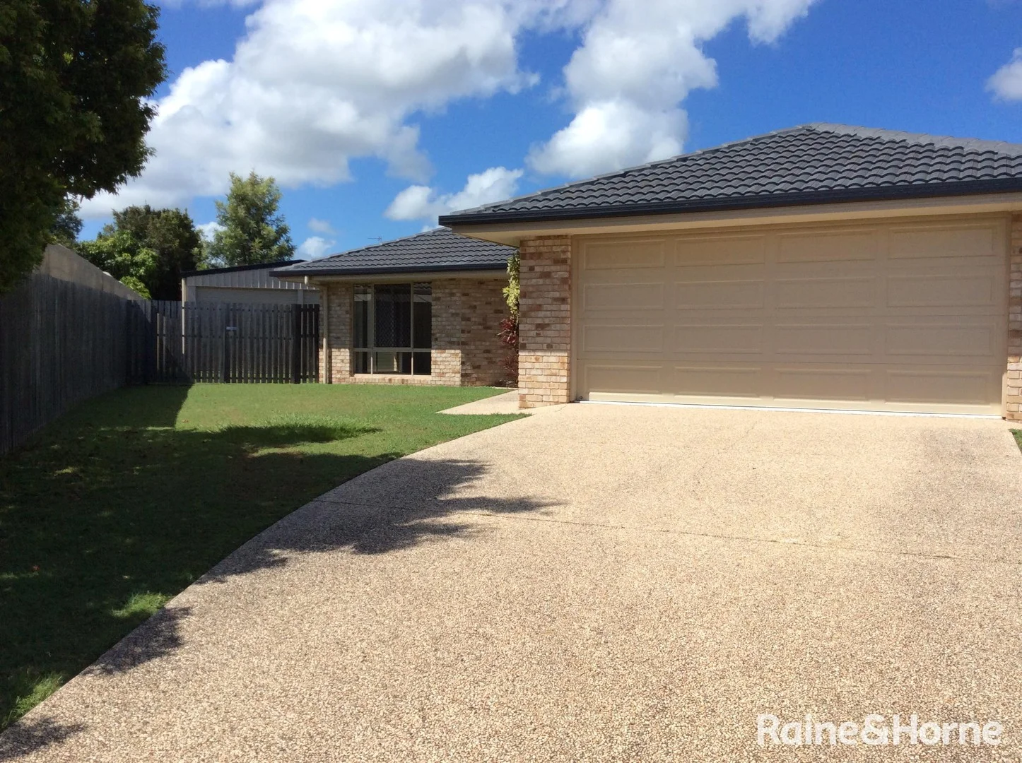 6 Pembridge Circuit, Urraween QLD 4655