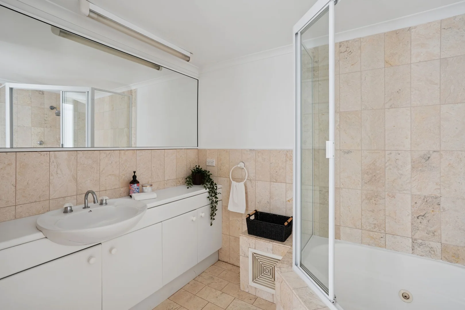Additional image 12 of B2/2 Currie Crescent, Griffith ACT 2603