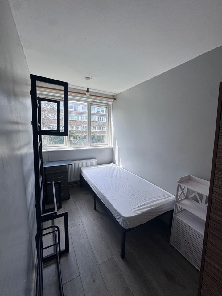Room in a Shared Flat, Clark St, E1, N1 7GU photo 2