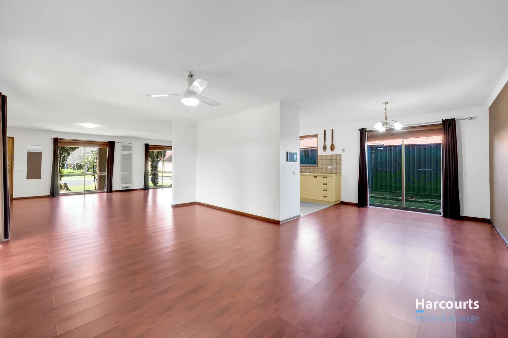 77 Gipps Crescent, Cranbourne North VIC 3977 photo 3