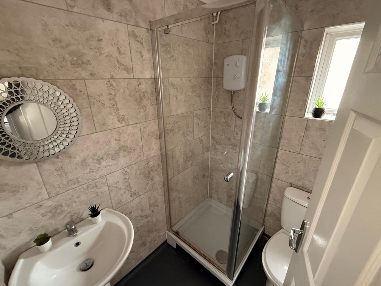 1 Bed Flat, Humberstone Gate, LE1, N1 7GU photo 3