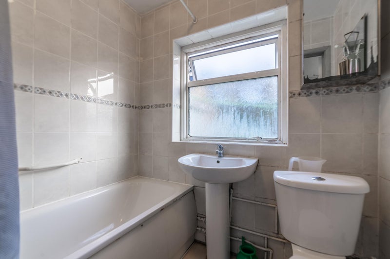 Room in a Shared House, Studley Rd, SW4, N1 7GU photo 2