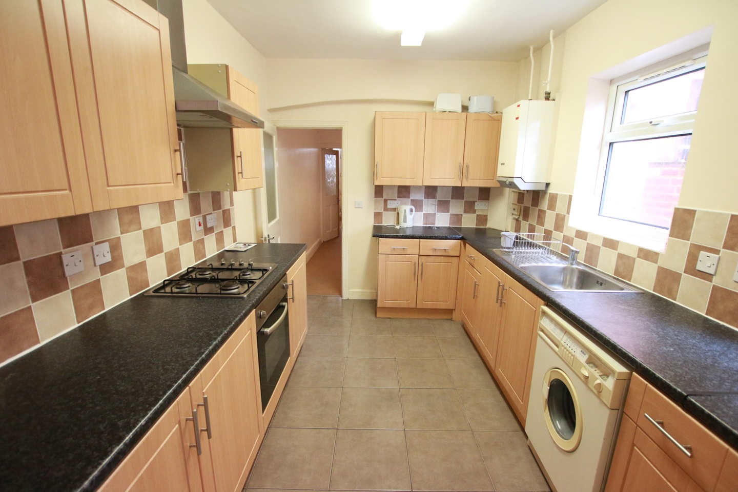 4 Bed Terraced House, Norris Road, RG6, N1 7GU