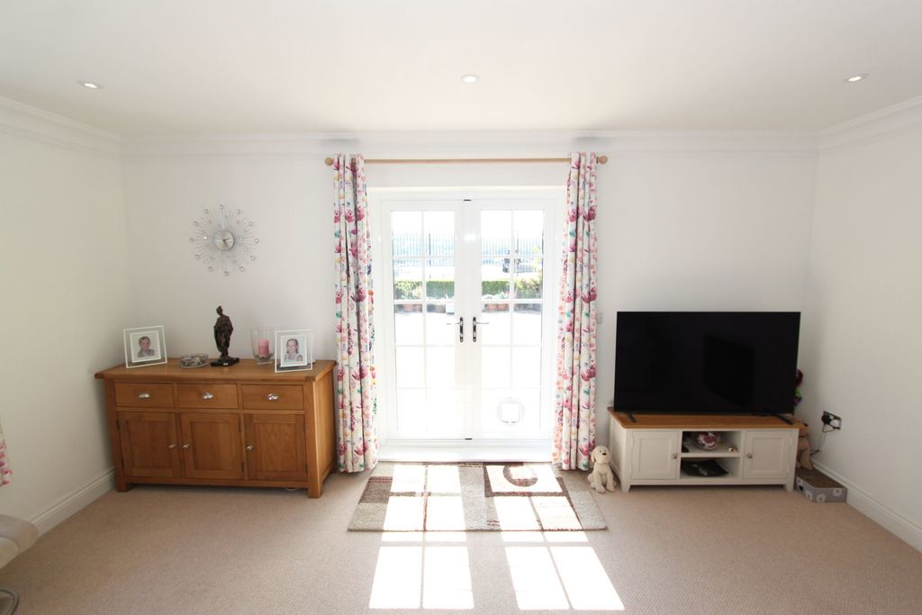 Additional image 7 of 2 bed flat for saleFlagstaff Walk, Mount Wise, Plymouth PL1