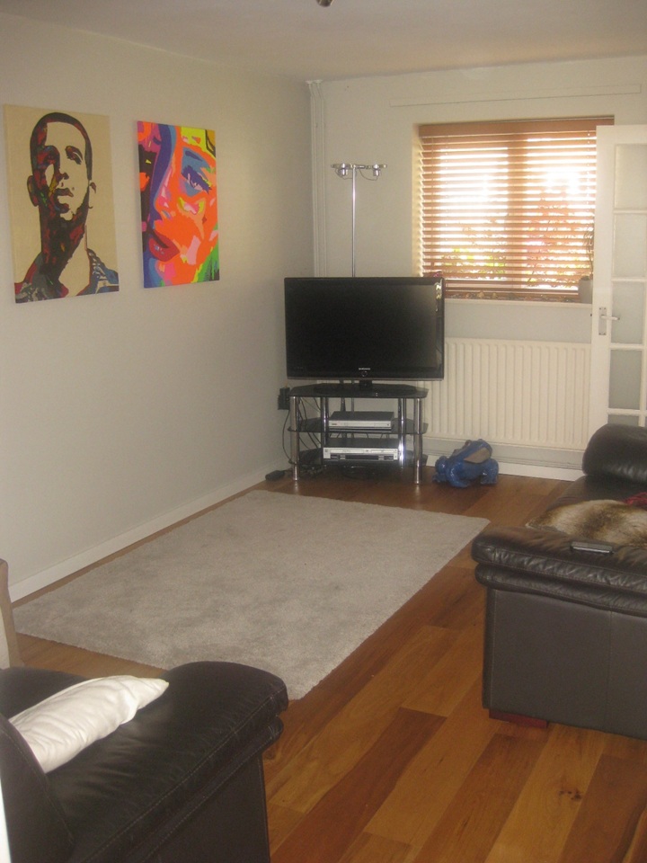 2 Bed Terraced House, Bishops Way, E2, N1 7GU photo 2