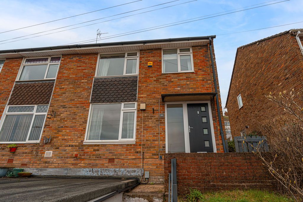 3 bed semi-detached house for saleCastle Park Close, Newport NP20