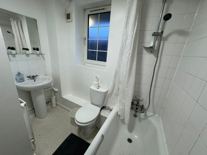 Room in a Shared Flat, Roman Road, E2, N1 7GU photo 3