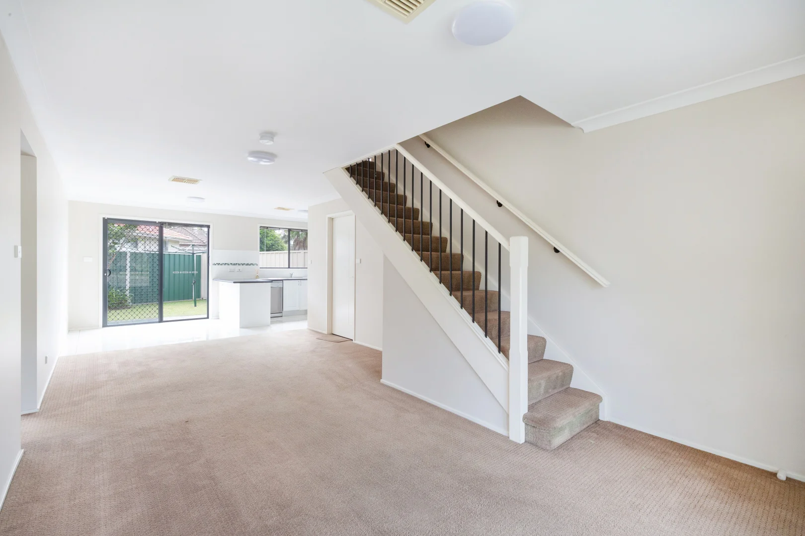 1/305 Jamison Road, Penrith NSW 2750 photo 3