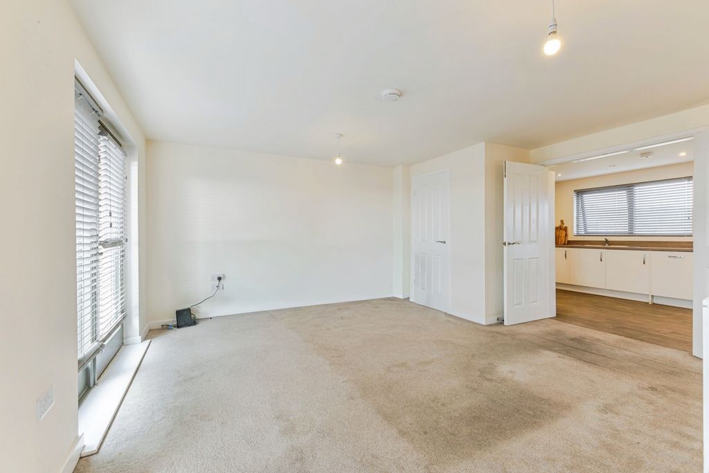 2 bed flat for saleTranchet Lane, Upton, Northampton, Northamptonshire NN5 photo 3