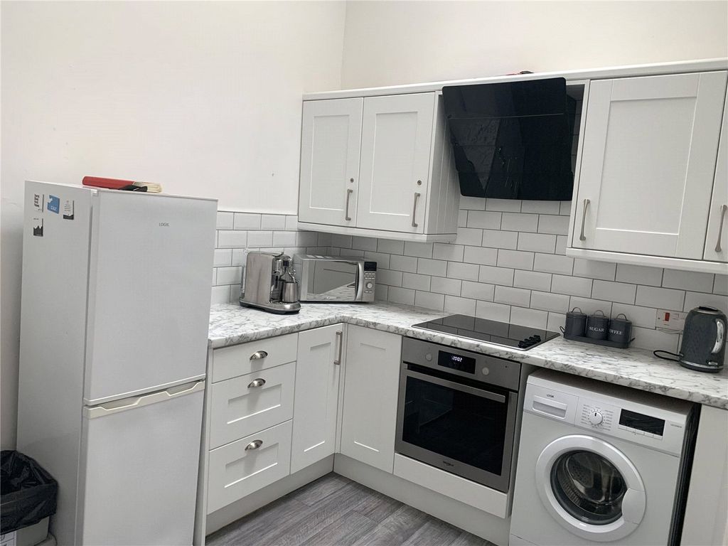 Additional image 2 of 1 bed flat for saleFlat 5, Dunmore Apartments, Warren Street, Tenby, Pembrokeshire SA70