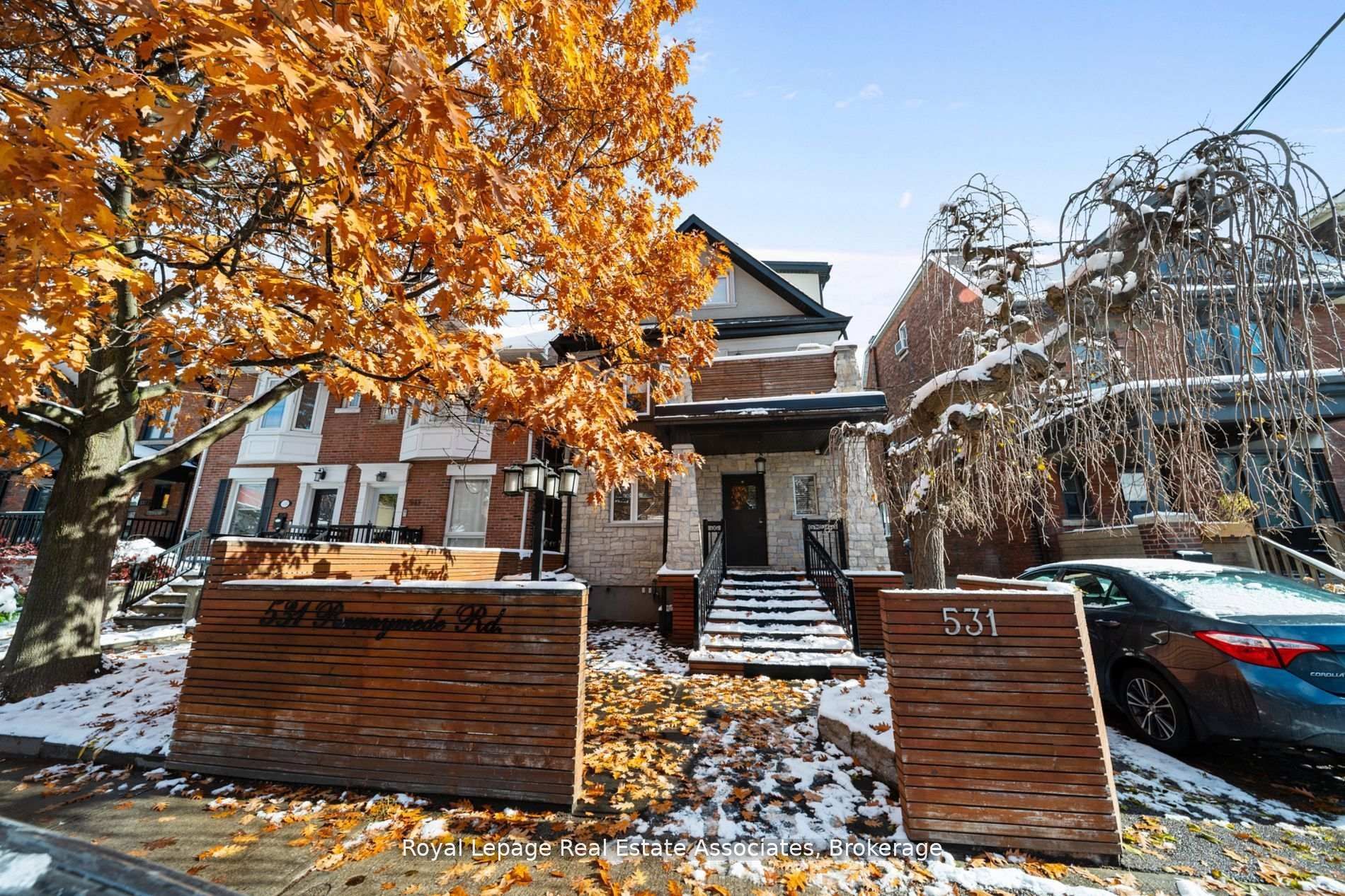 2-531 Runnymede Road, Toronto, ON, M6S 2Z8