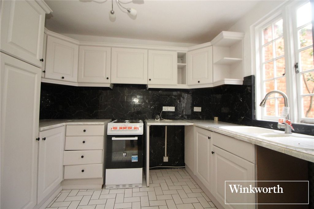 Additional image 3 of 3 bed semi-detached house for saleHogg Lane, Elstree, Borehamwood, Hertfordshire WD6