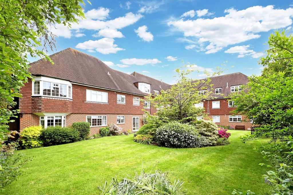Additional image 14 of 4 bed flat for saleGrove Road, Beaconsfield, Buckinghamshire HP9