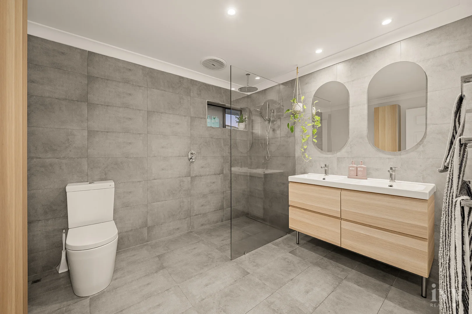 Additional image 17 of 26 Scoter Avenue, Paradise Point QLD 4216