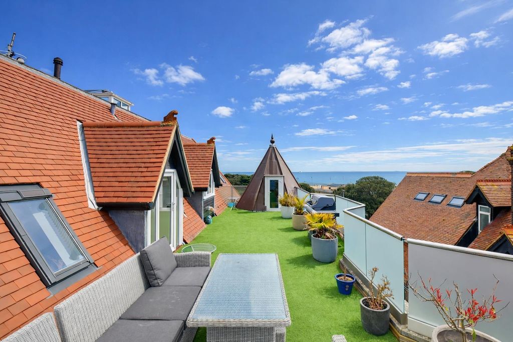 2 bed flat for saleSt. Helens Parade, Southsea PO4