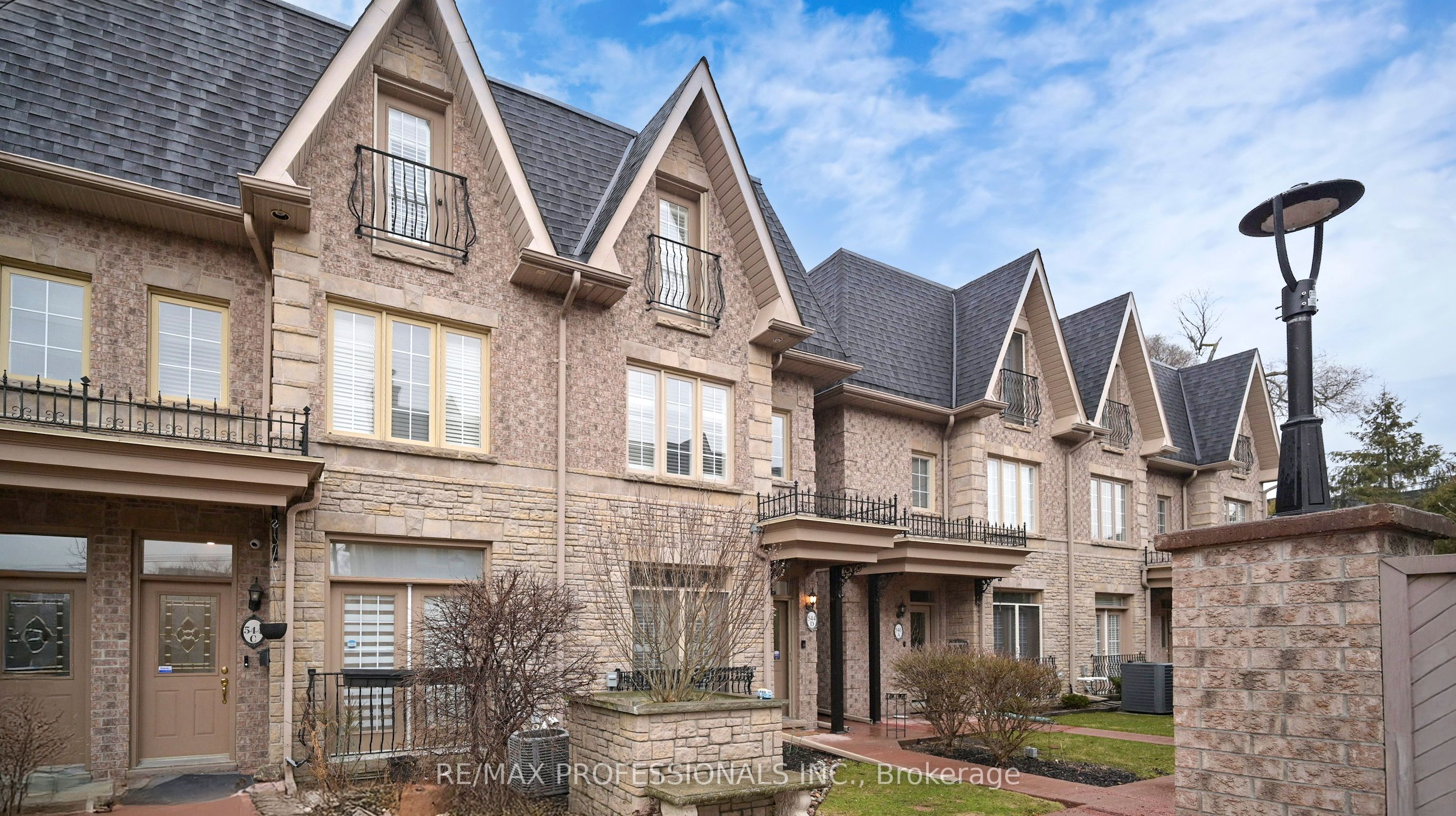 544D Scarlett Road, Toronto, ON, M9P 2S2