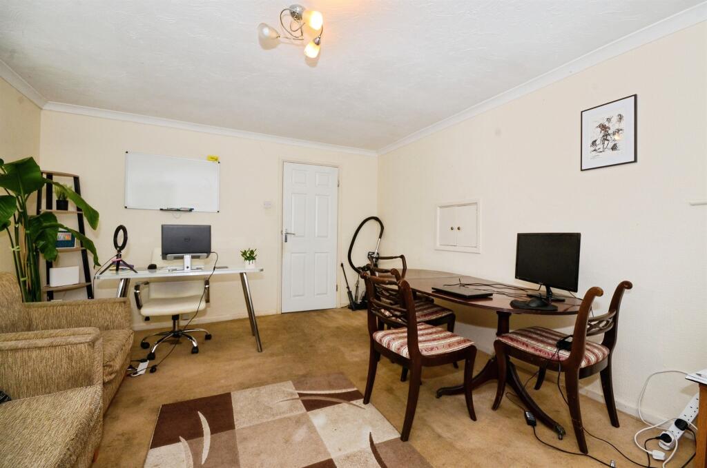 Roundwood Lane, HARPENDEN photo 3