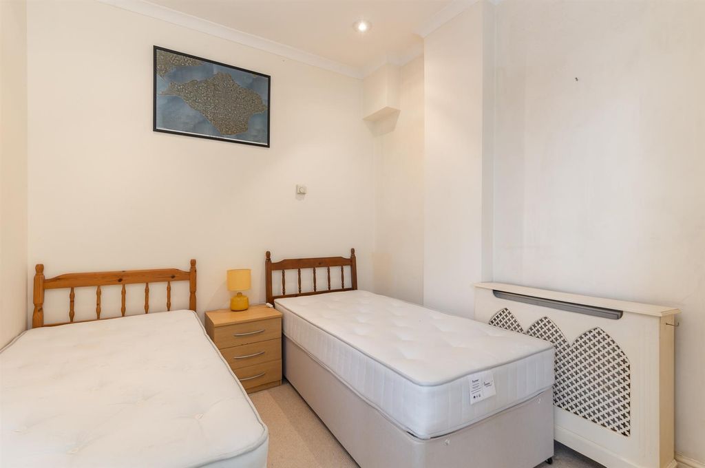 Additional image 9 of 2 bed flat for saleCowes, Isle Of Wight PO31