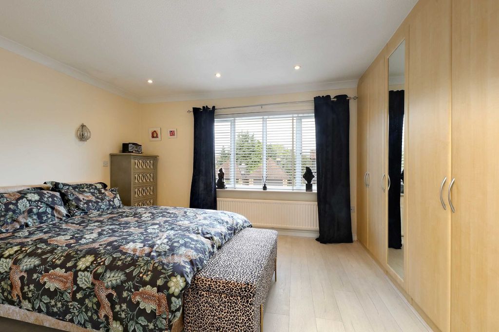 Additional image 8 of 3 bed terraced house for saleHubert Day Close, Beaconsfield, Buckinghamshire HP9
