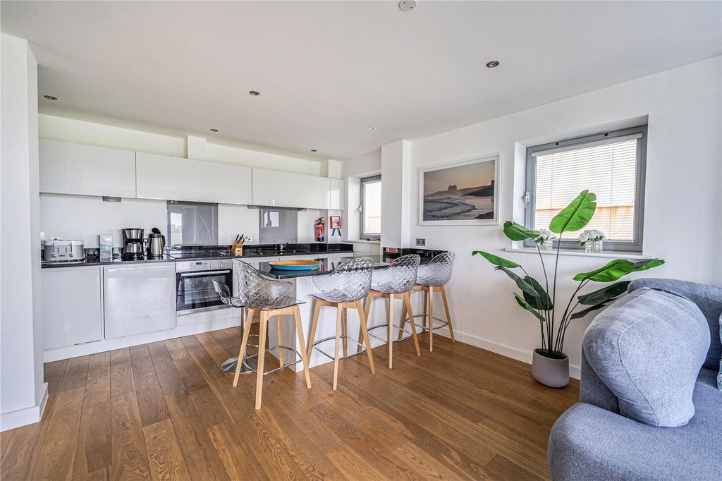 Additional image 2 of 3 bed flat for saleAzure, Headland Road, Newquay TR7