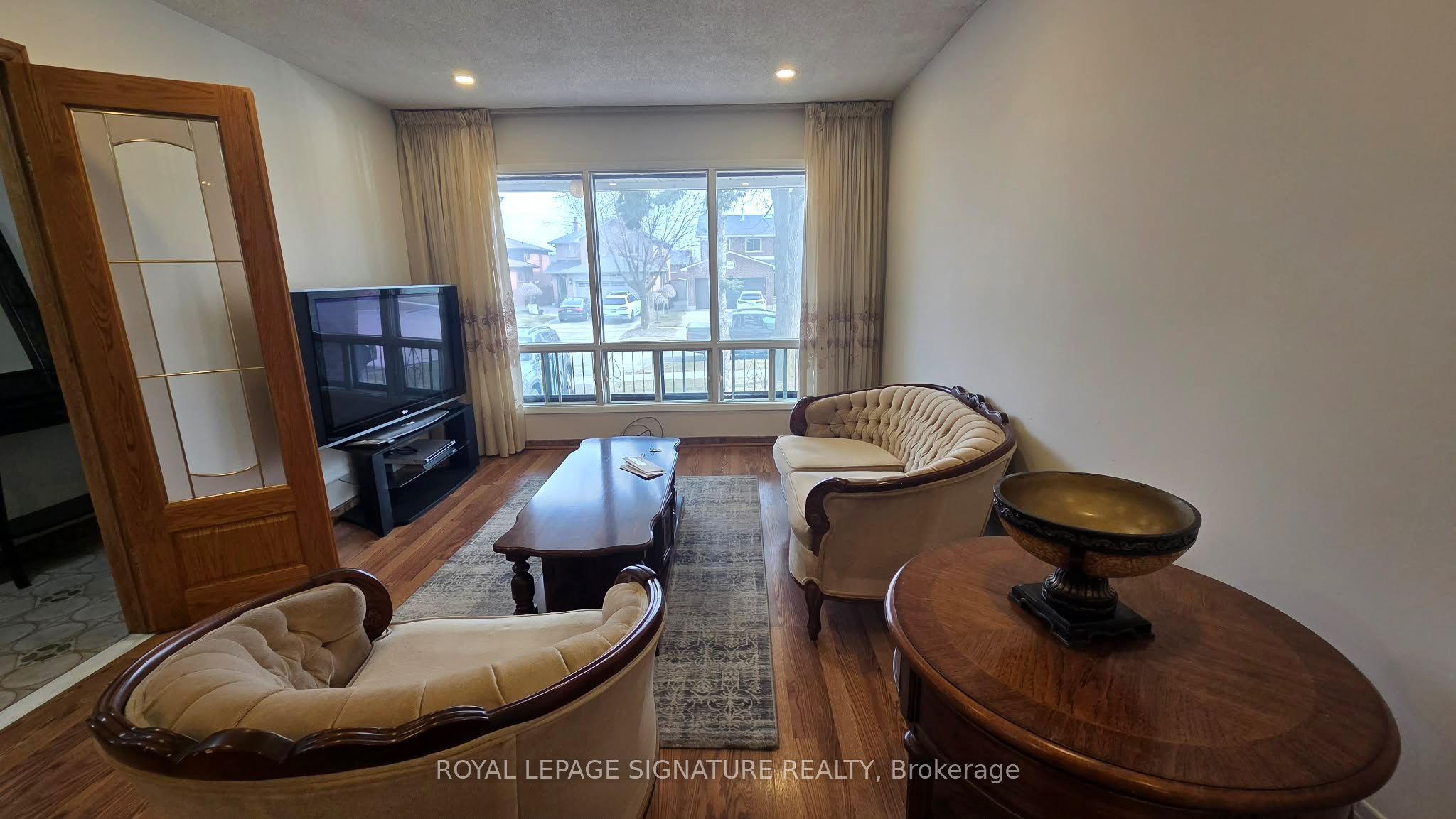Additional image 3 of Mainfloor-4170 Sunset Valley Court, Mississauga, ON, L4W 3L5