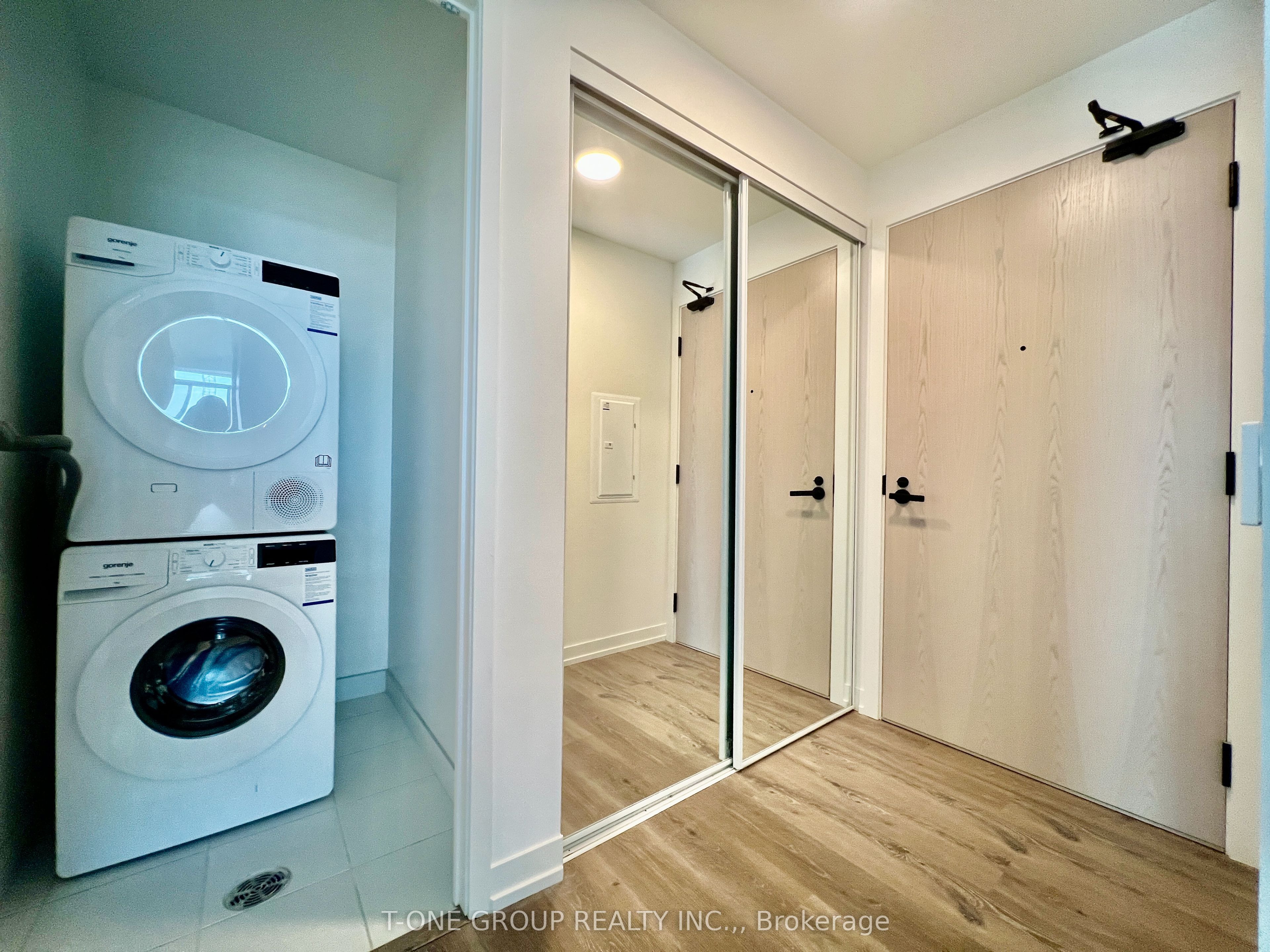 812-28 Interchange Way, Vaughan, ON, L4K 0P8 photo 3