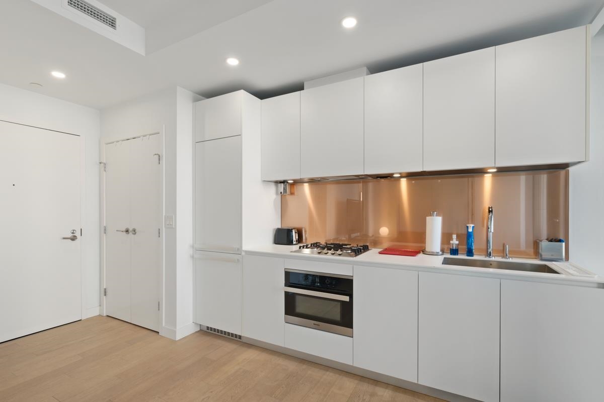Additional image 2 of 703-1480 Howe Street, Vancouver, BC, V6Z 0G5