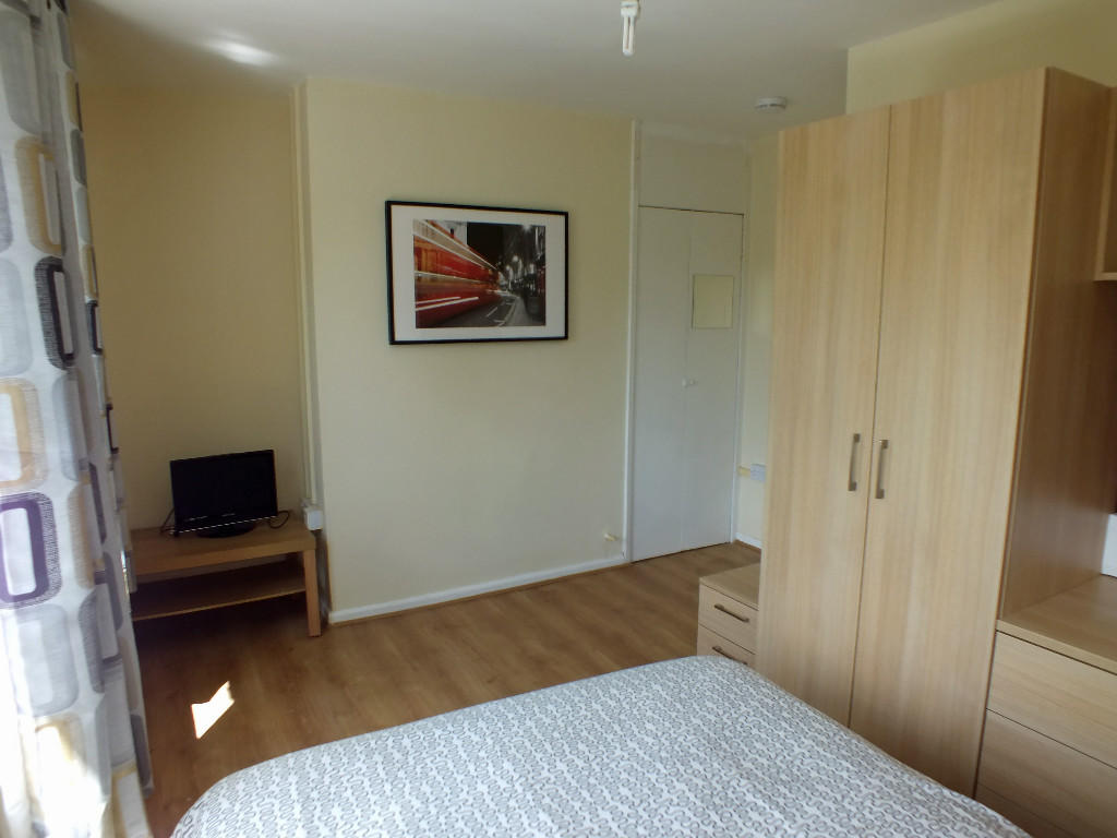 Student Room in a 2 bed duplex apartment, Harborne, Birmingham photo 2