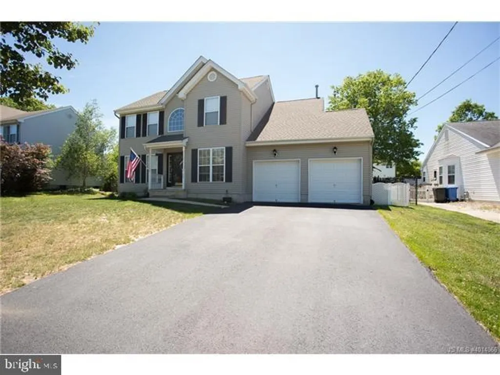 77 Anchor Avenue, Manahawkin, NJ 08050
