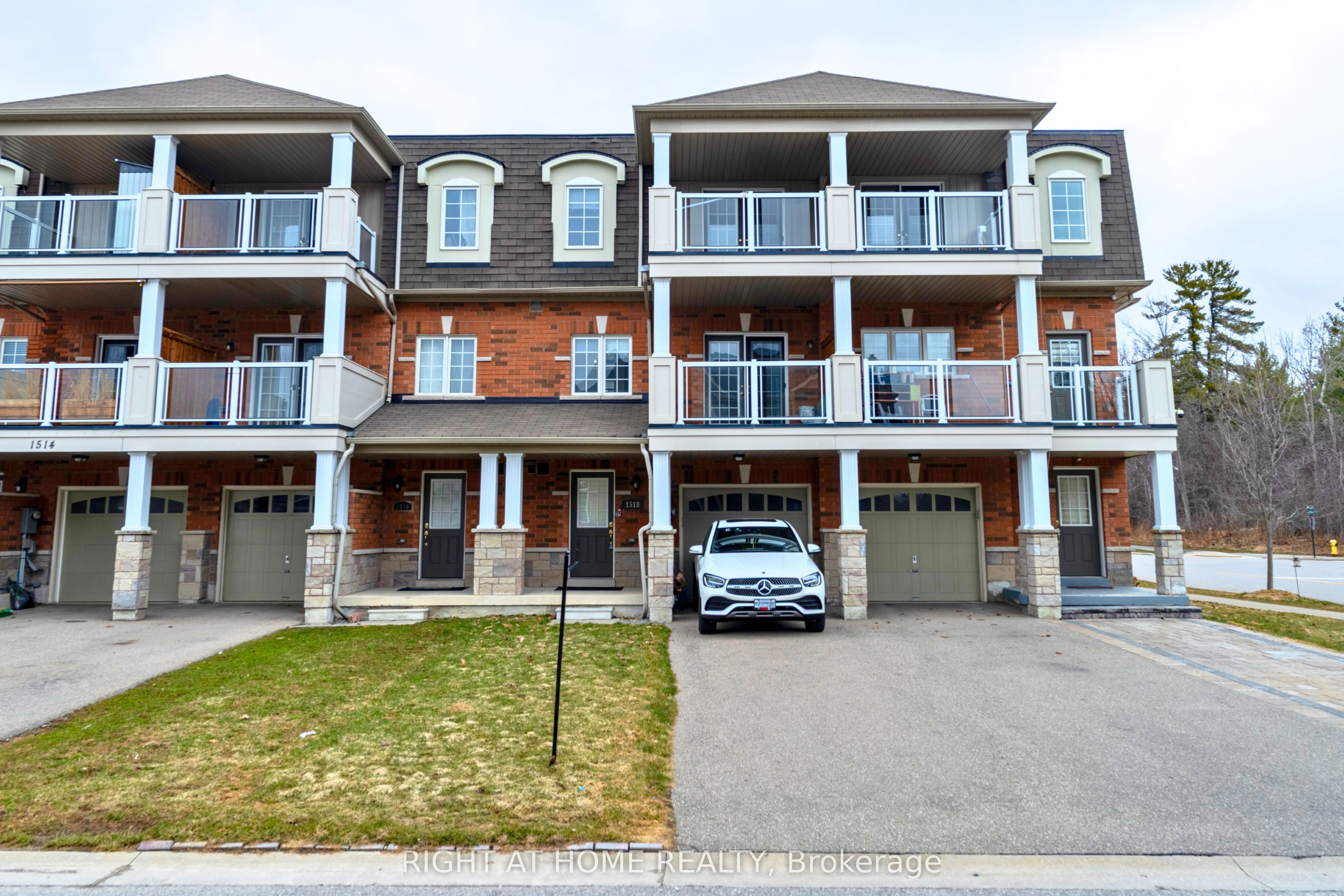 1518 Shepway Mews, Pickering, ON, L1X 0C7