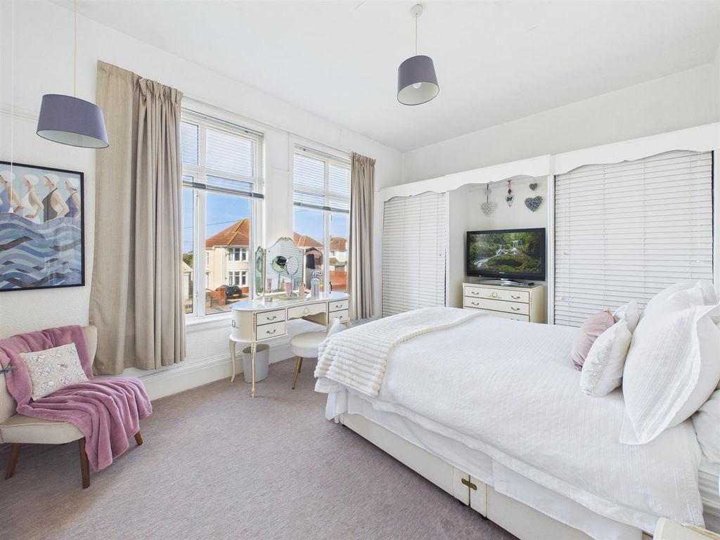 Additional image 6 of 3 bed flat for saleLougher Gardens, Porthcawl CF36