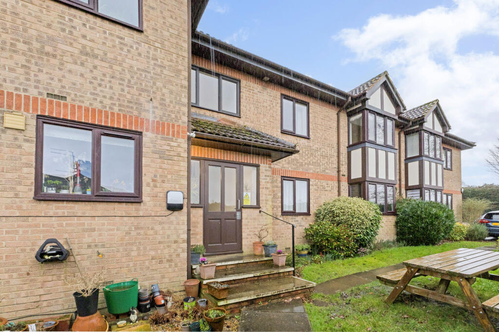 Robin Court, Harpenden, AL5