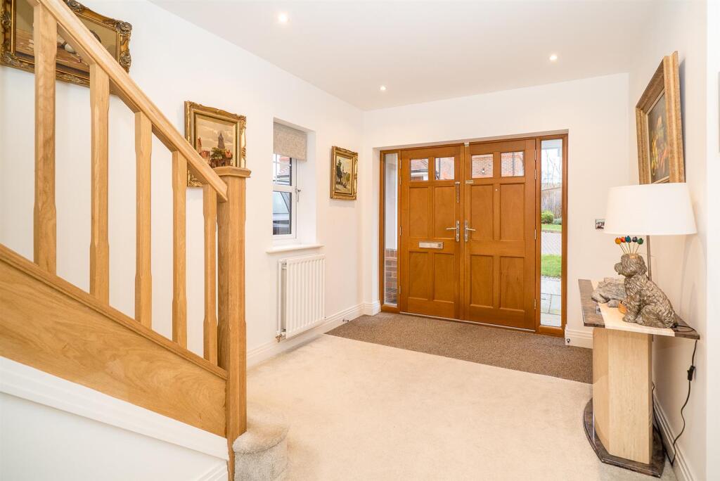 Newitt Court, Welwyn photo 5
