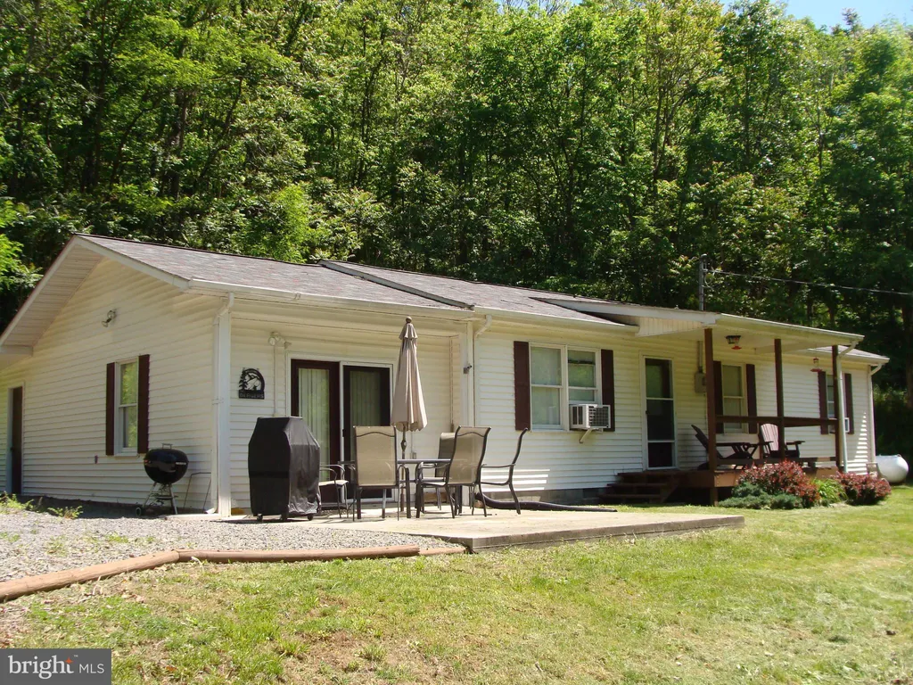 84 Turkey Foot Drive, Cabins, WV 26855