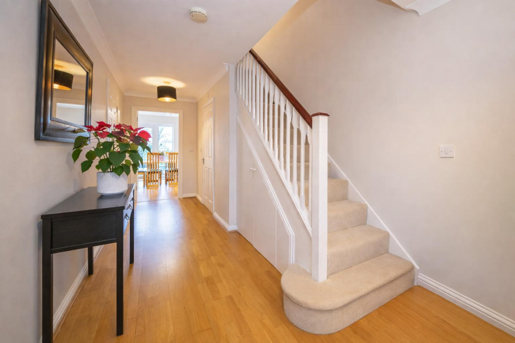Kennedy Close, London Colney photo 3
