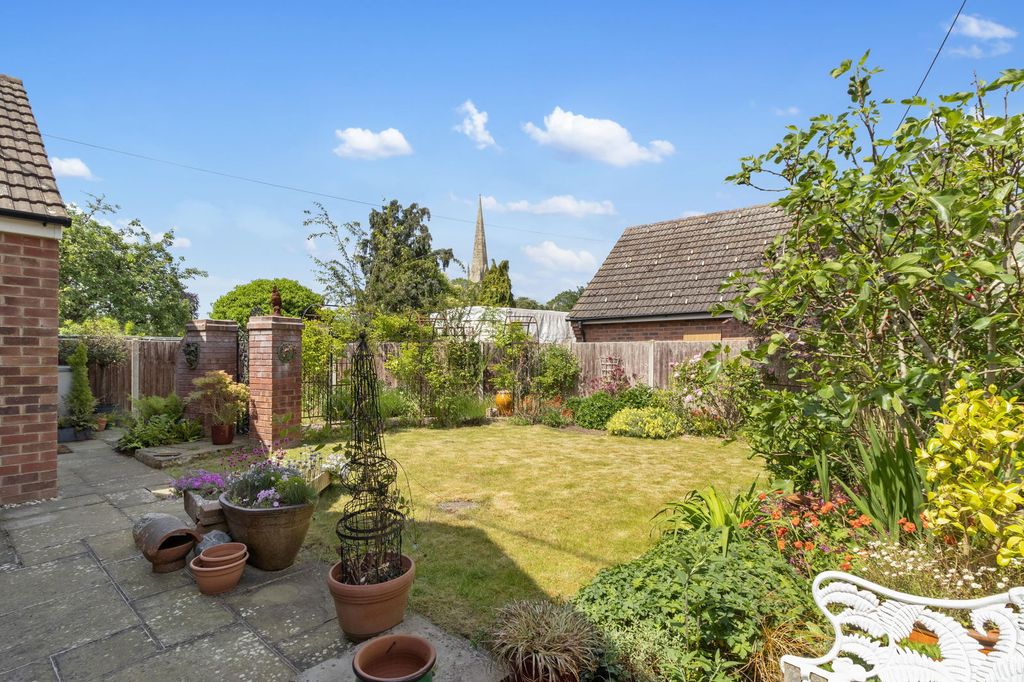 Additional image 2 of 2 bed bungalow for saleMinge Lane, Upton-Upon-Severn, Worcester WR8