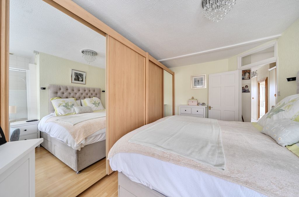 Additional image 20 of 4 bed semi-detached house for saleBinfield Road, Bracknell, Berkshire RG42