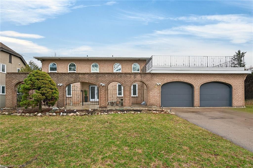 22 Woodside Drive, Hamilton, ON, L8T 1C3